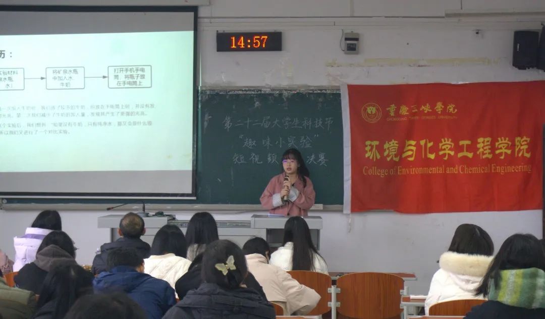 22级学科语文研究生李明静