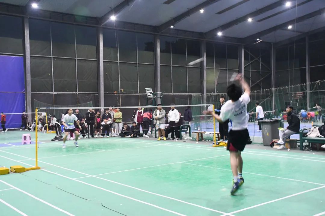 比赛包括男单