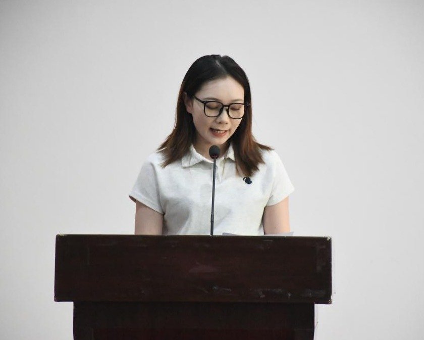 把个人发展与国家需求紧密结合起来
